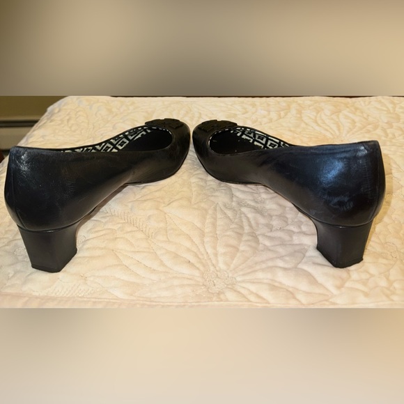 TORY BURCH
Raleigh embellished leather pumps 6.5M Excellent Condition - Picture 8 of 8